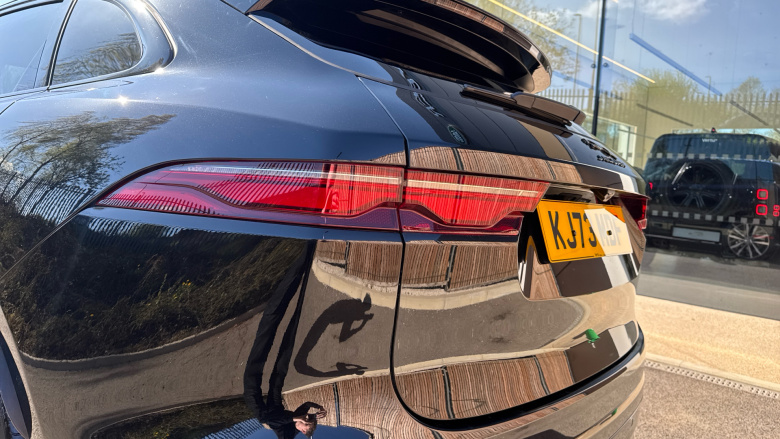 Jaguar F-Pace 2.0 D200 R-Dynamic SE Black 5dr Auto AWD Diesel Estate